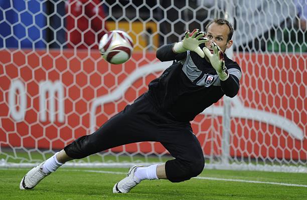 納斯吐槽恩比德被驅逐的神奇原因 還真沒見過推搡能讓文班倒下.